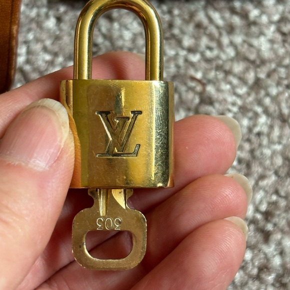 Louis Vuitton luggage tag and lock key 303 - Picture 9 of 13